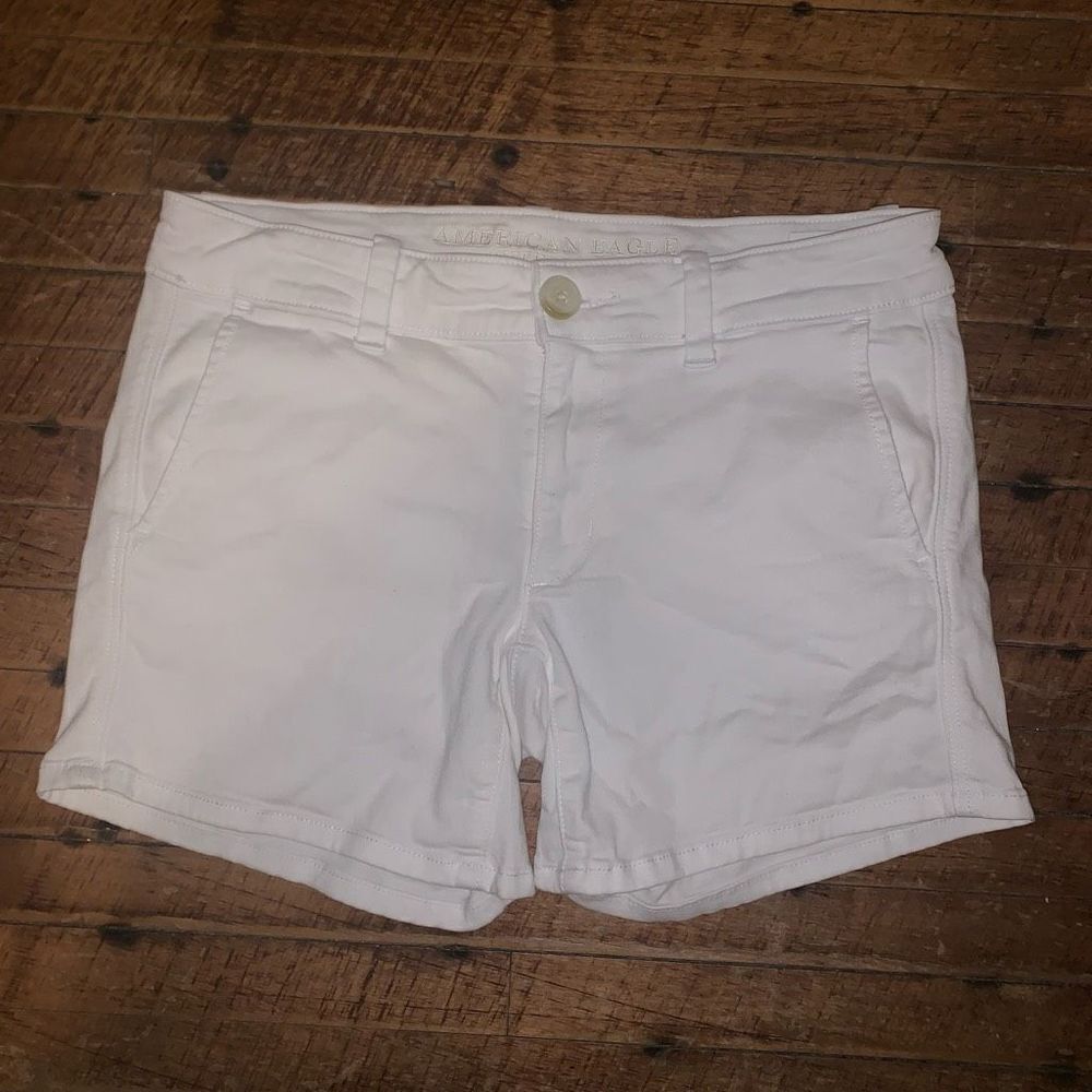 American Eagle white midi normcore size 4 stretchy denim shorts